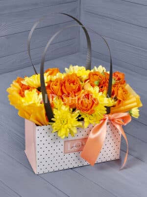 Цветы в корзине сумочке «Яркое утро»