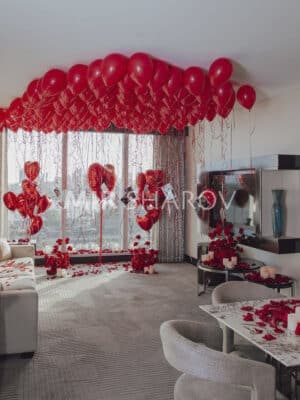 Шары под потолок, фотозона для любимой девушки на день Влюблённых Святого Валентина