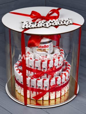 Корпоративный подарок в коробке c конфетами для девушки Киндер торт