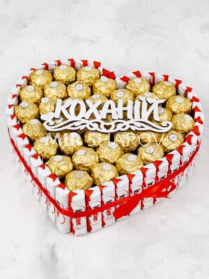 Подарочный бокс с конфетами феро и киндер для девушек «Золотое сердце»