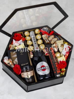 Подарочный бокс набор в коробке для девушки с конфетами и шампанским