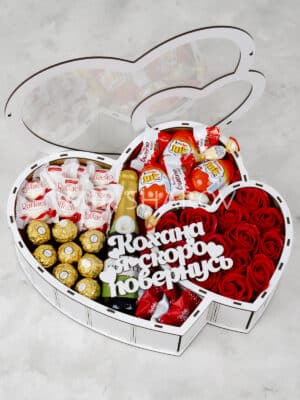 Подарочный бокс набор двойное сердце с конфетами и цветами