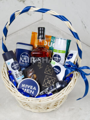 Подарочный бокс набор корзина с косметикой и алкоголем для парня